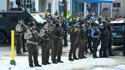 ABD Göçmenlik ve Gümrük Muhafaza Dairesi ajanları bir kadını vurarak öldürdü