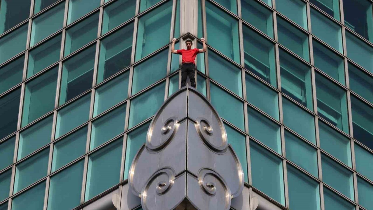 ABD’li sporcu Honnold’dan Tayvan’ın en yüksek binasına halatsız tırmanış