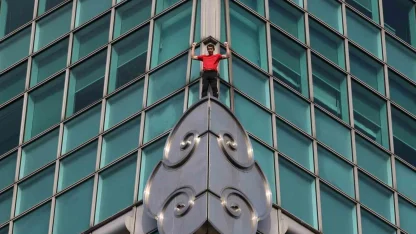 ABD’li sporcu Honnold’dan Tayvan’ın en yüksek binasına halatsız tırmanış