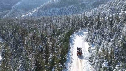 Adana Feke’de kar 1 metreyi aştı, çocuklar kızakla tatilin tadını çıkardı