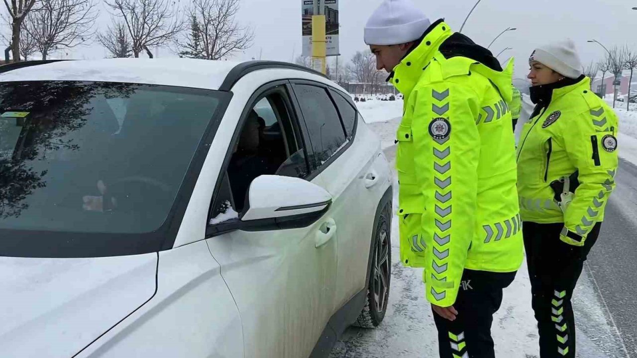 Ağrı’da kış şartlarına yönelik trafik denetimleri sürdürülüyor