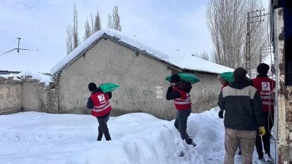 Ağrı’da Kızılay’dan ihtiyaç sahiplerine kömür yardımı