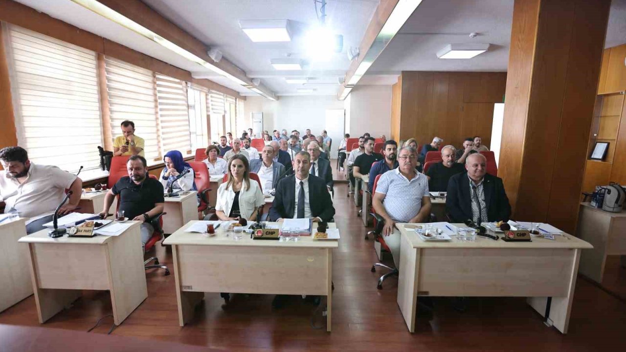 AK Parti’den açılış öncesi CHP lideri Özel’e çağrı