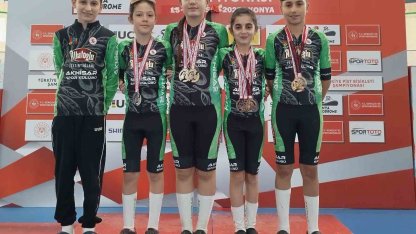 Akhisarlı bisikletçiler Konya Velodromu’nda kürsüye damga vurdu