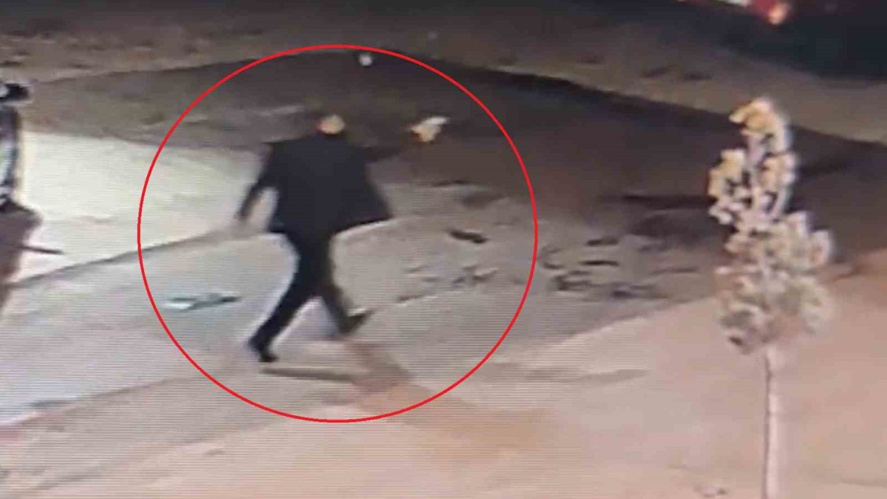 Akrabalar arasında silahlı kavga kamerada: Yeğenini vurdu, ardından kazara kendisini yaraladı