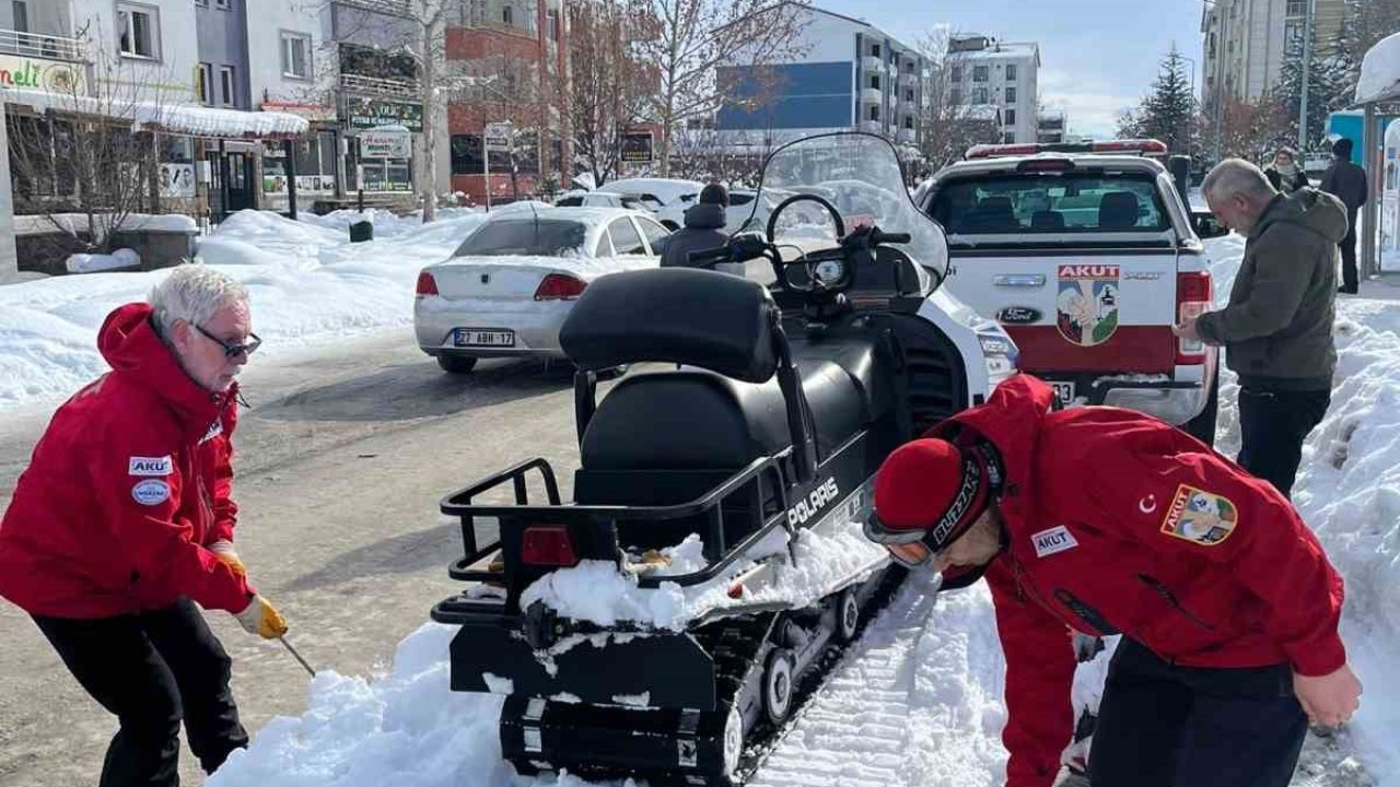 AKUT Bingöl’den zorlu şartlarda hayat kurtaran operasyon
