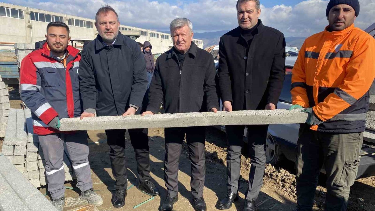 Alaşehir’de 350 üreticiye 3 bin 500 bağ direği hibesi