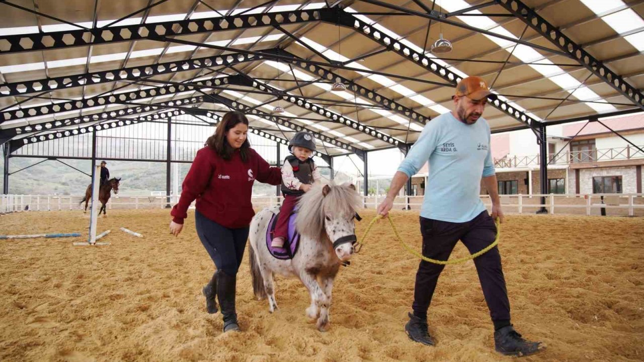 Aliapark Atla Terapi ve Hipoterapi Merkezi yeni yüzüyle hizmete açıldı