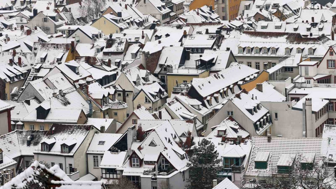 Almanya’da "Elli" kar fırtınası: Okullar tatil edildi