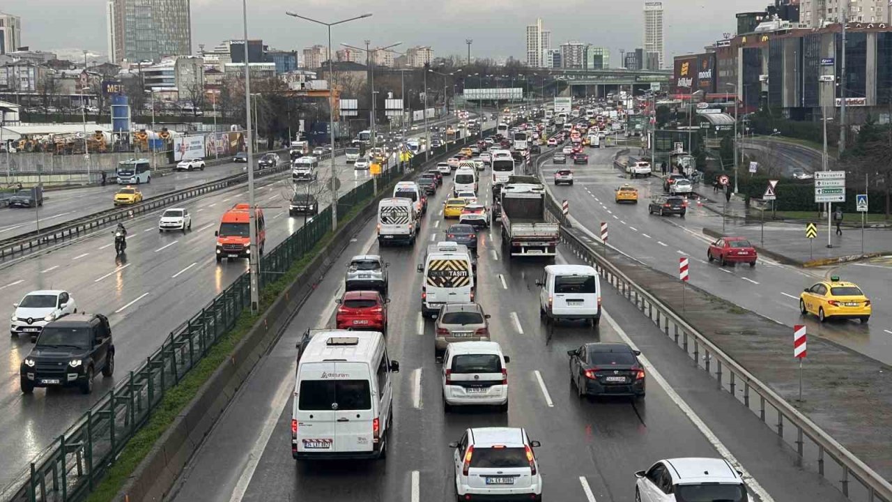 Anadolu Yakası’nda trafik yoğunluğu yüzde 60’a ulaştı