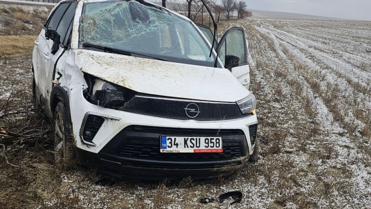 Aniden bastıran dolu ve fırtına kazalara neden oldu: 2 yaralı