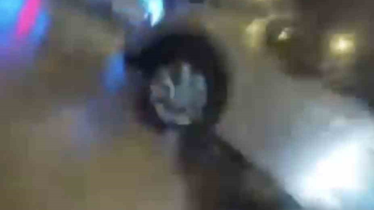 Aniden yola çıkan cip motosikletle böyle çarpıştı