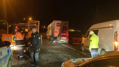 Ankara’da tıra çarpan aracın sürücüsü hayatını kaybetti