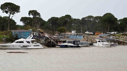 Antalya Valisi Şahin: "Seralar ciddi hasar gördü, bir kişi yaralandı"
