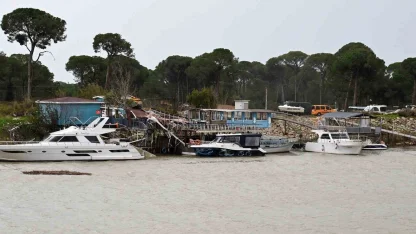 Antalya Valisi Şahin: "Seralar ciddi hasar gördü, bir kişi yaralandı"