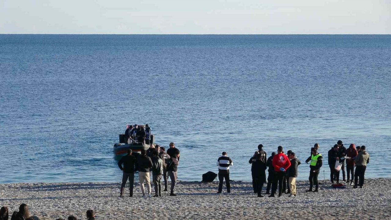 Antalya’da balık tutan vatandaşların oltasına ceset takıldı