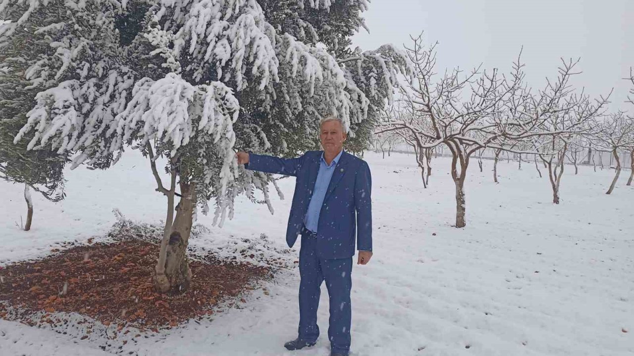 Araban’da kar yağışları çiftçiler, zeytin ve Antepfıstığı üreticilerinin yüzünü güldürdü