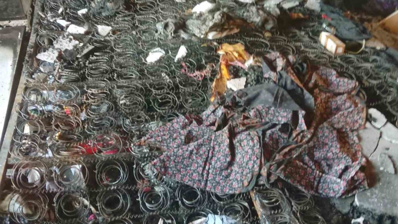 Araban’da kırsal mahalledeki ev yangınında eşyalar küle döndü