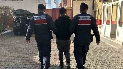 Aranan şahıslar jandarmadan kaçamadı