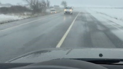 Arnavutköy’de kontrolden çıkan araç çayırlık alana uçtu: Kaza anı kamerada