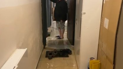 Arnavutköy’de sağanak yağışta ev ve iş yerlerini su bastı