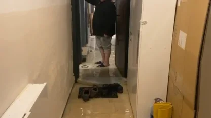 Arnavutköy’de sağanak yağışta ev ve iş yerlerini su bastı