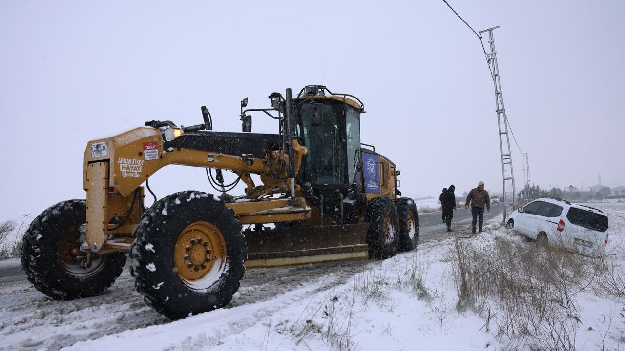 Arnavutköy’de tüm yollar açık: 120 araç, 700 personel sahada