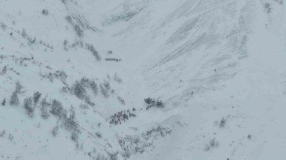 Artvin’de çığ altında kalan çobanları arama çalışmaları havadan görüntülendi