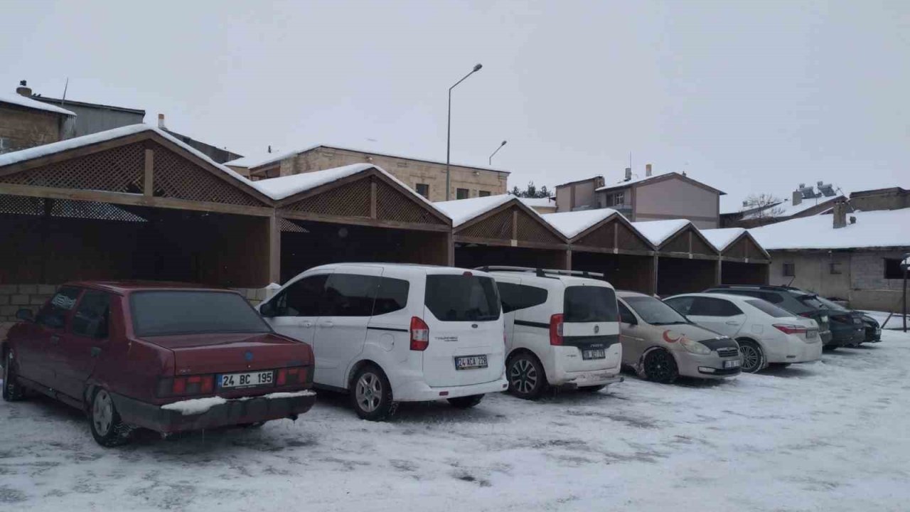 Aşırı soğuklar Tercan’da pazar yerini boş bıraktı