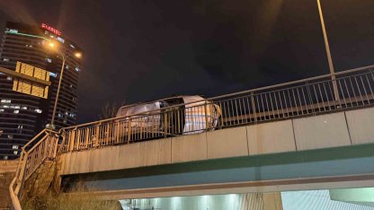 Avcılar E-5 yan yolda kaza: 2 yaralı