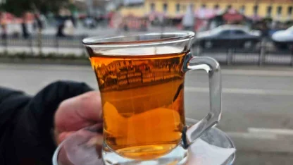 Ayaz vurdu, fincanlar kış çayıyla doldu