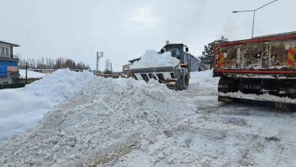 Aydıntepe’de kar küreme ve tuzlama çalışmaları sürüyor