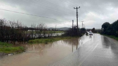 Ayvacık’ta sağanak yağış tarım arazilerini sular altında bıraktı