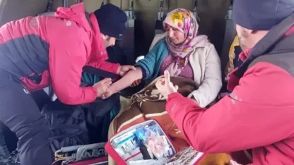 Bahçesaray’da hamile kadın helikopterle hastaneye ulaştırıldı