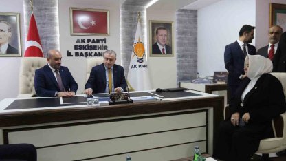 Bakan Bak AK Parti Eskişehir İl Başkanlığı’nı ziyaret etti