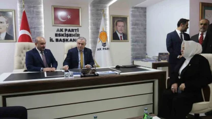 Bakan Bak AK Parti Eskişehir İl Başkanlığı’nı ziyaret etti