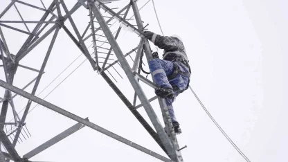 Bakan Bayraktar: "Vatandaşlarımıza kesintisiz enerji akışı sağlamak için ekiplerimiz 7 gün 24 saat sahada"