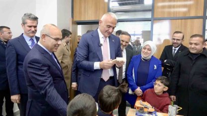 Bakan Ersoy: "Kütüphanelerimiz gençlerimizi geleceğe hazırlıyor"