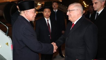 Bakan Güler, Türkiye’ye gelen Malezya Başbakanı İbrahim’i havaalanında karşıladı