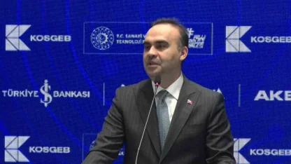 Bakan Kacır: "Etrafı ateş çemberiyle sarılı zor bir coğrafyada yer alan Türkiye, istikrar ve güven adresi olarak fırtınalara göğüs geriyor"