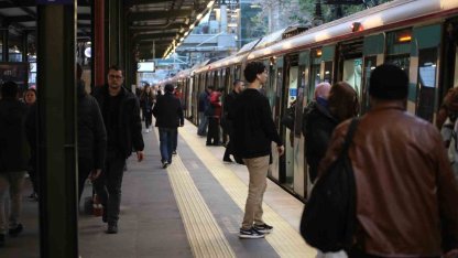 Bakan Uraloğlu: "2025 yılında yüksek hızlı, anahat, bölgesel ve kent içi hatlarda yaklaşık 283 milyon yolcumuza konforlu ve güvenli ulaşım imkânı sağladık"