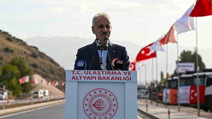 Bakan Uraloğlu: "Dünyanın çevresinin 4’te 3’ü kadar bölünmüş yol yaparak, 30 bin kilometrelik dev eşiği geride bıraktık"
