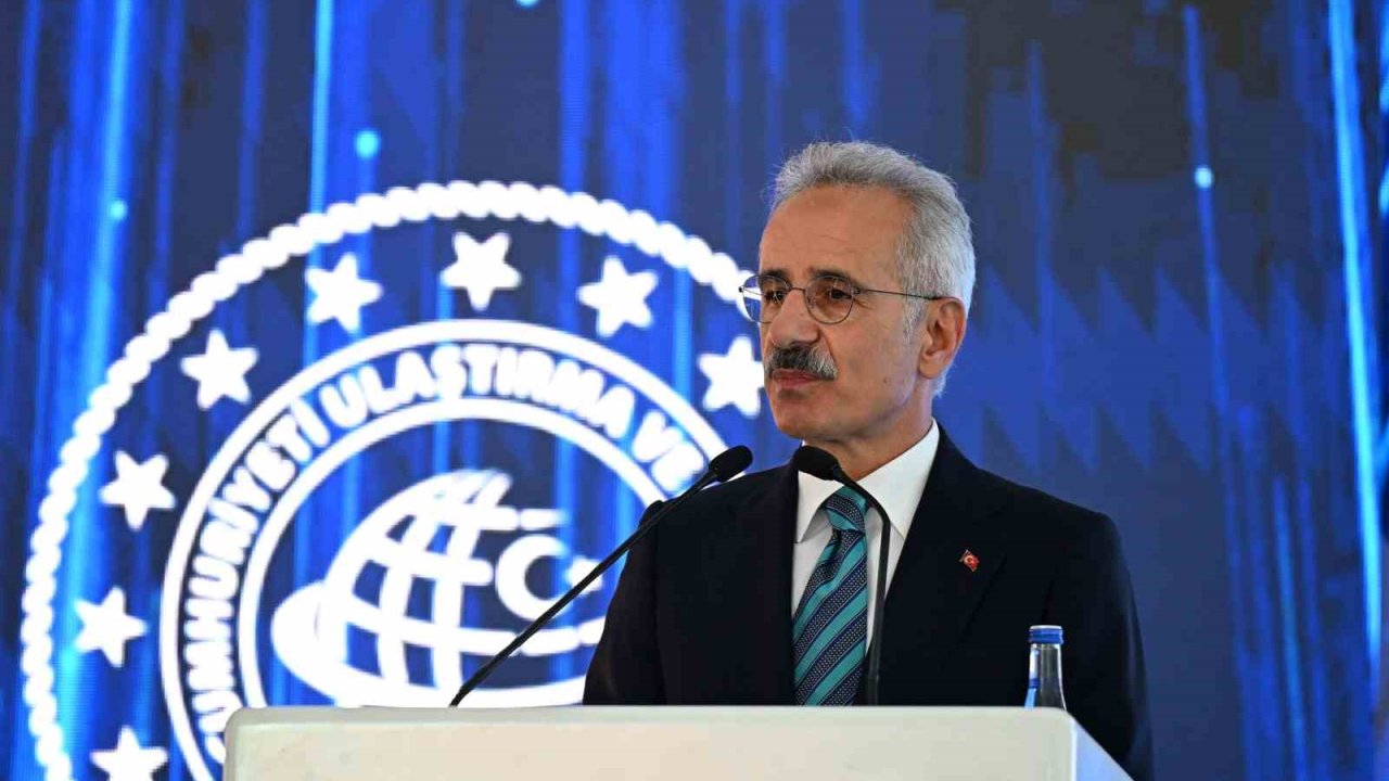 Bakan Uraloğlu: "TYF ile DGM arasında yapılan uygulama eğitimi protokolü sayesinde 2025 yılı için elde edilen 47 milyon lira gelir 80 yelken kulübü arasında paylaştırıldı"