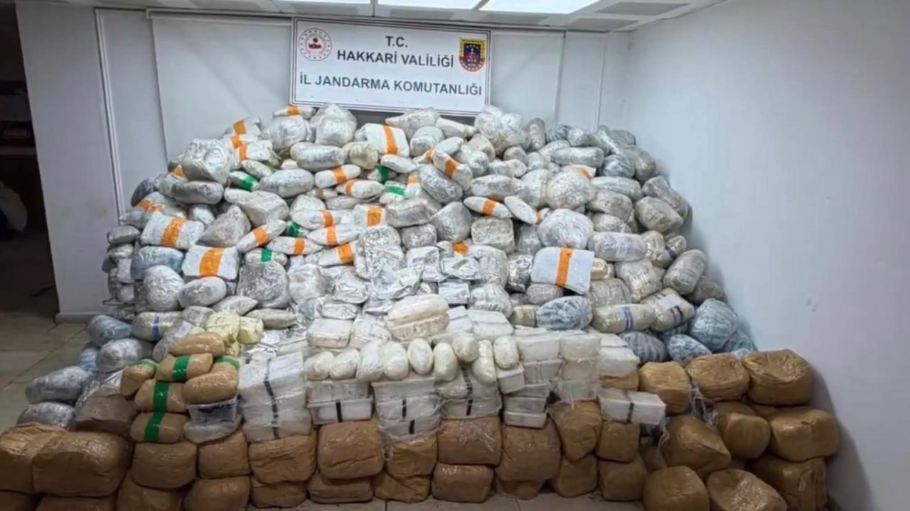 Bakan Yerlikaya: "Yüksekova kırsalında 860 kilogram uyuşturucu madde ele geçirildi"