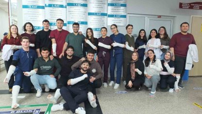 Balıkesir’ de üniversitelilerden alçılı staj hatırası