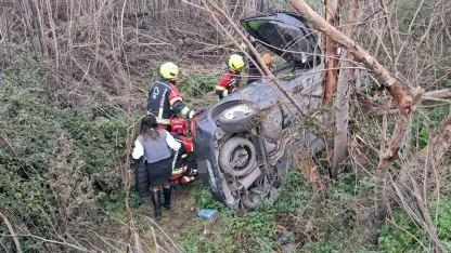 Balıkesir’de otomobil şarampole uçtu: Anne ve kızı yaralandı