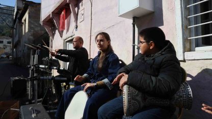 Barış Manço, annesiyle bir dönem yaşadığı evin önünde anıldı