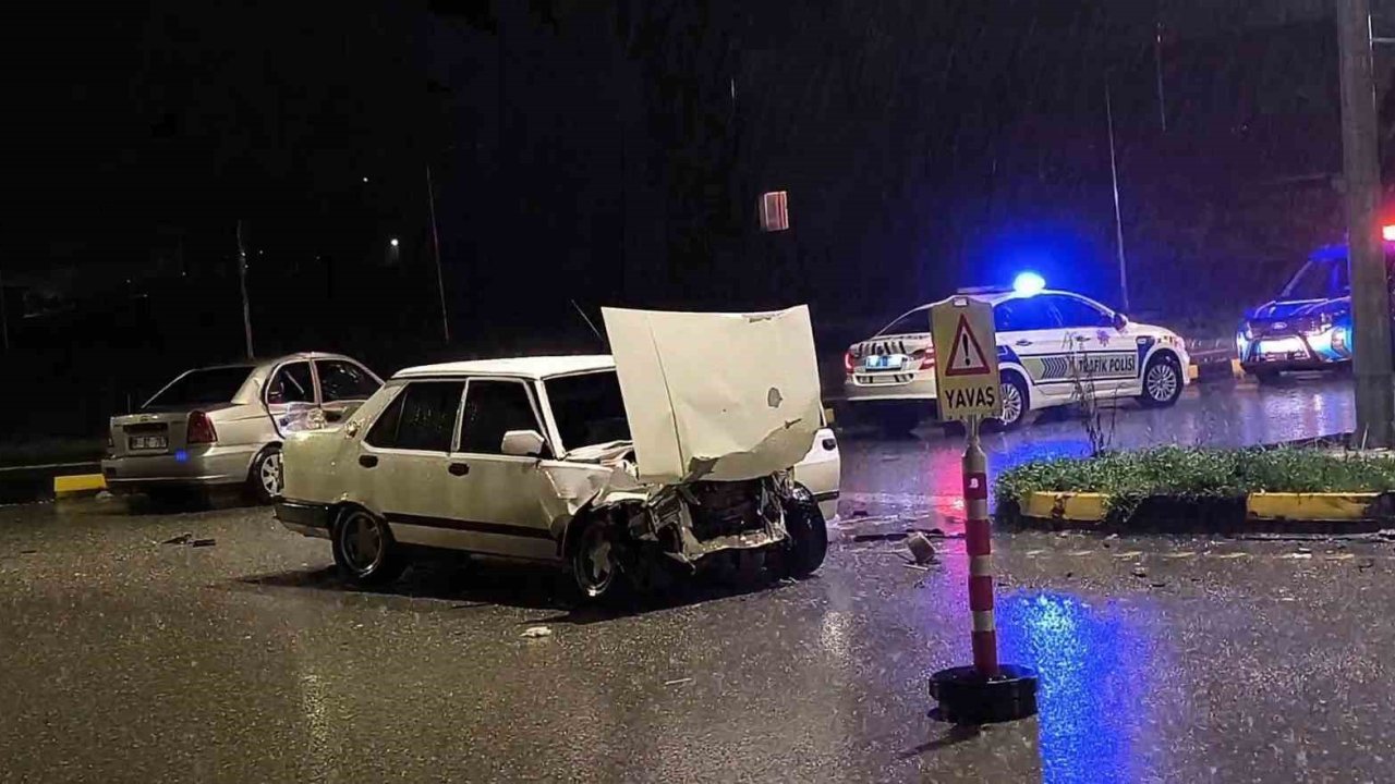 Bartın’da sağanak yağış kazayı beraberinde getirdi: 2 yaralı