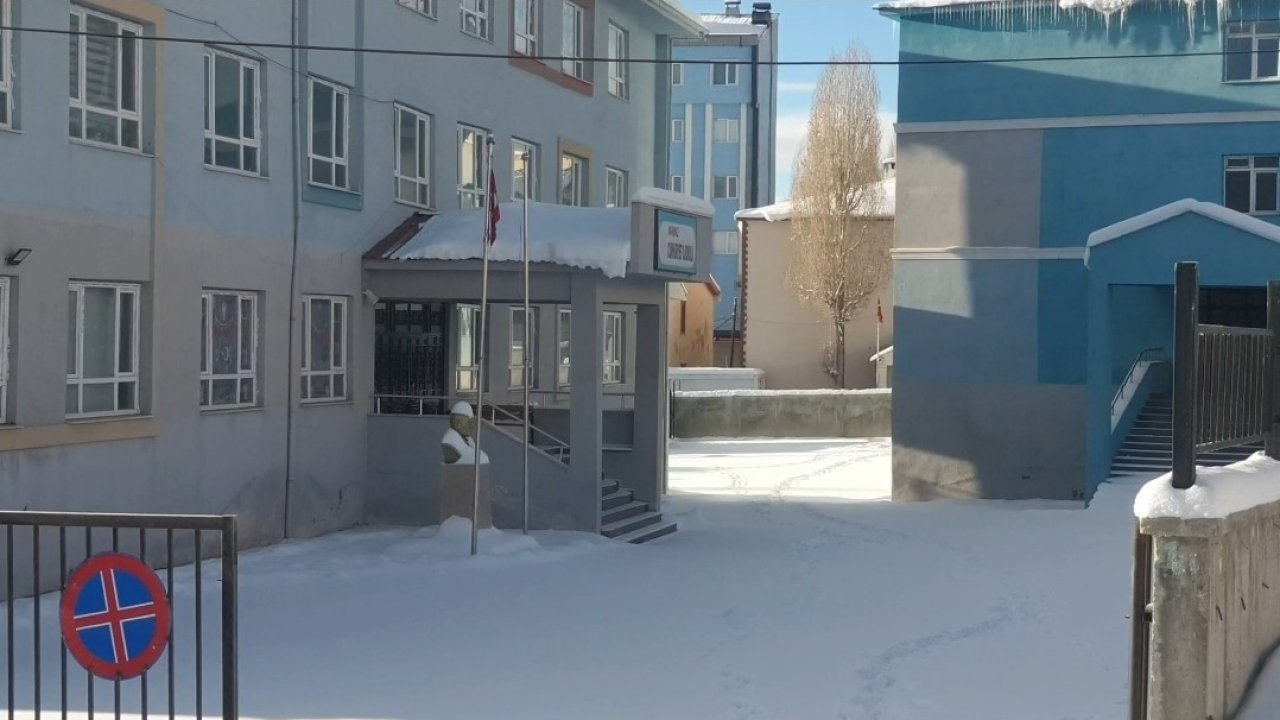 Başkale’de taşımalı eğitime 1 gün ara verildi