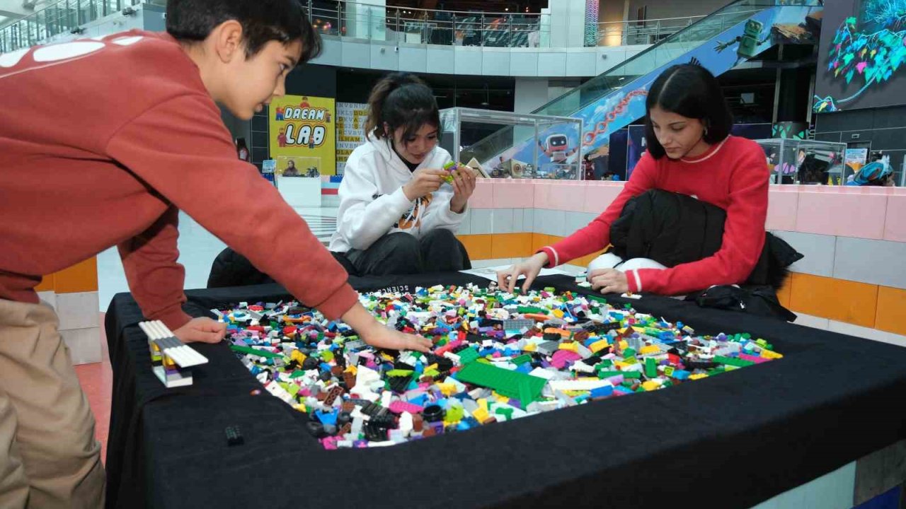 Başkan Altay tüm çocukları ve ailelerini ara tatilde Konya Bilim Merkezi’ne davet etti